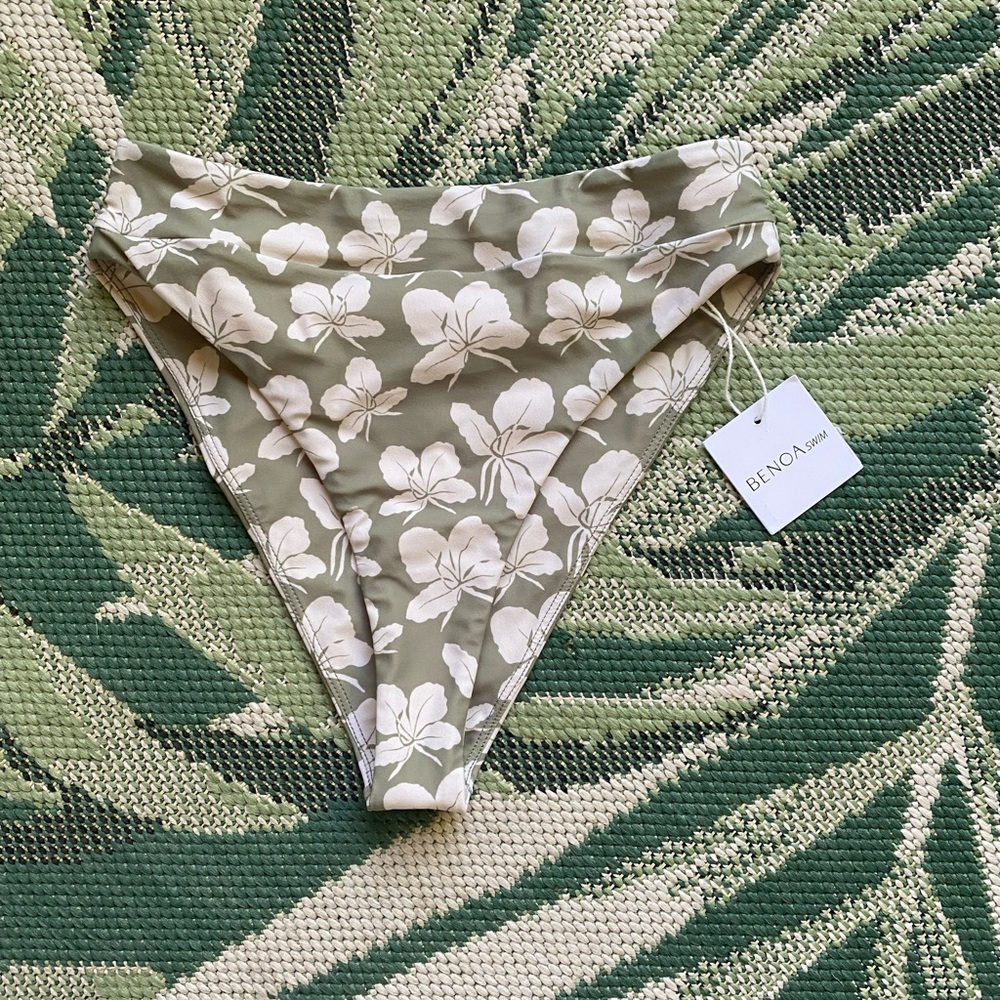 Benoa 💜SOLD💜butterfly Ginger bottoms NWT